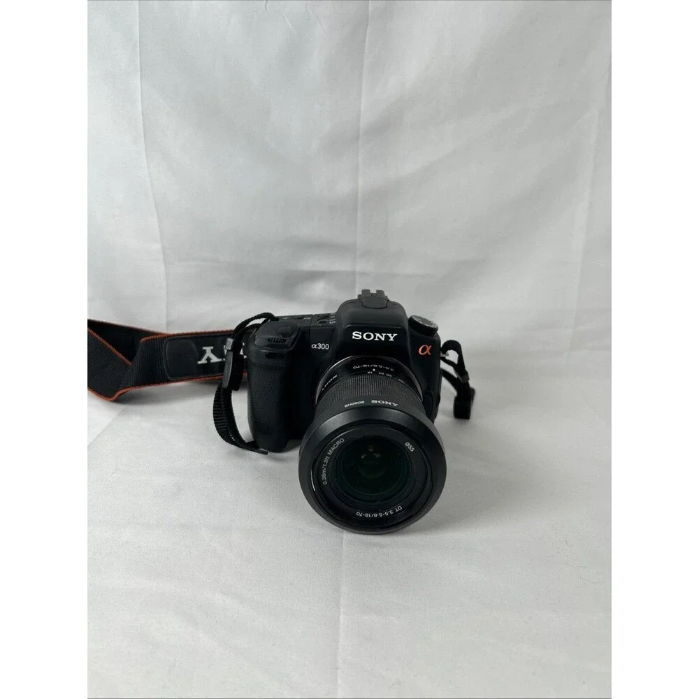 Sony A300 DSLR Camera With 18-70 Lens Camera Bag Battery Sandisk Card & Reader
